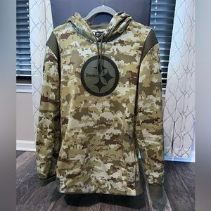 Men’s on the field Salute to Service Pittsburgh Steelers Hoodie. Size LG